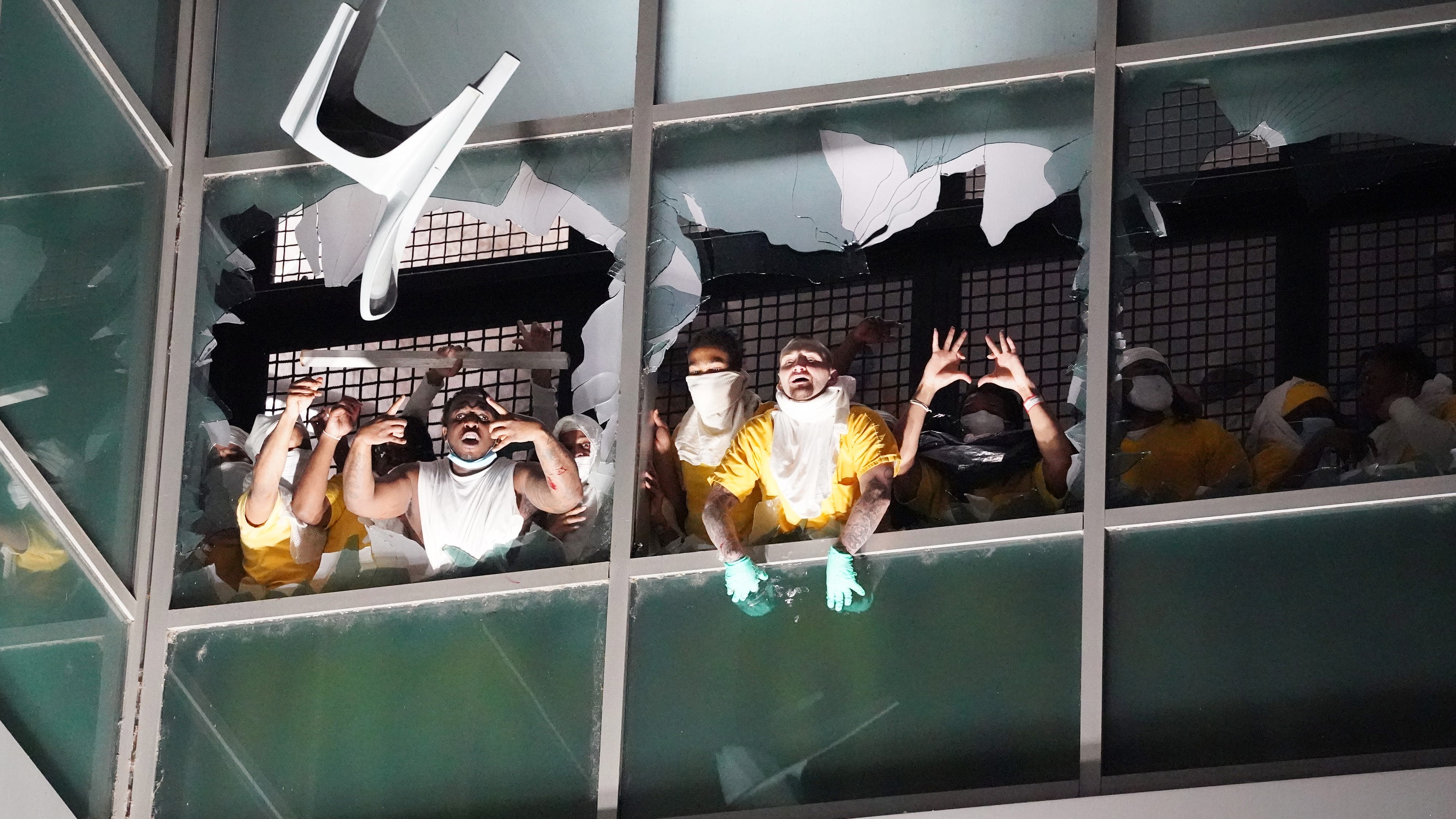 WATCH: Inmates set fires, throw debris from windows in another riot at St. Louis jail