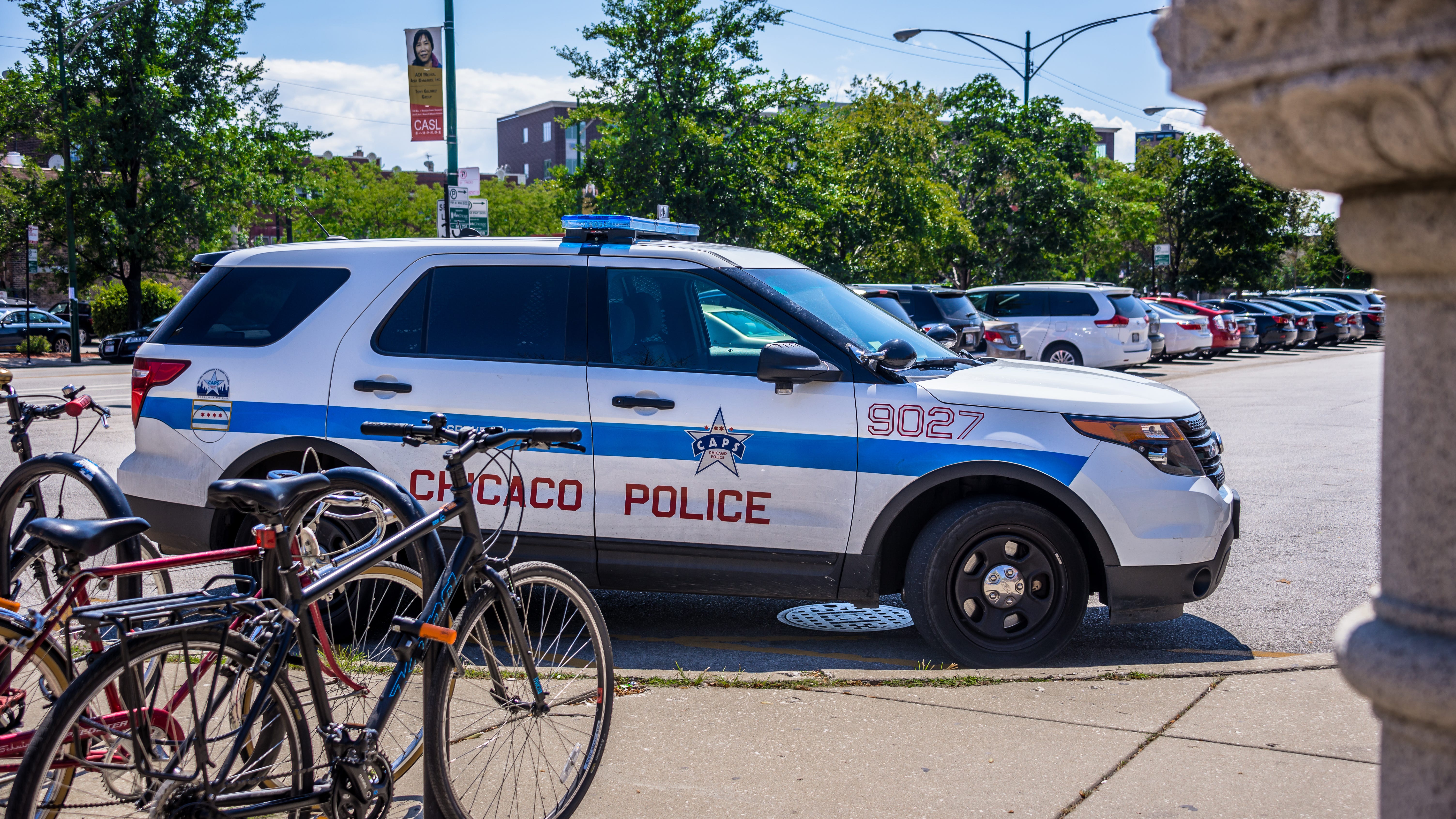 Wrigleyville sees bigger police presence after five men robbed at gunpoint last weekend