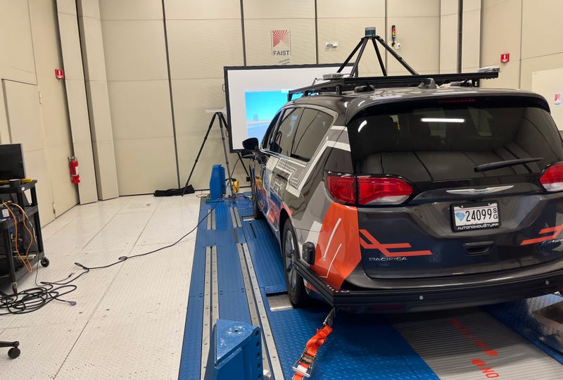 Roadway simulation room for training machine learning programs for autonomous vehicles
