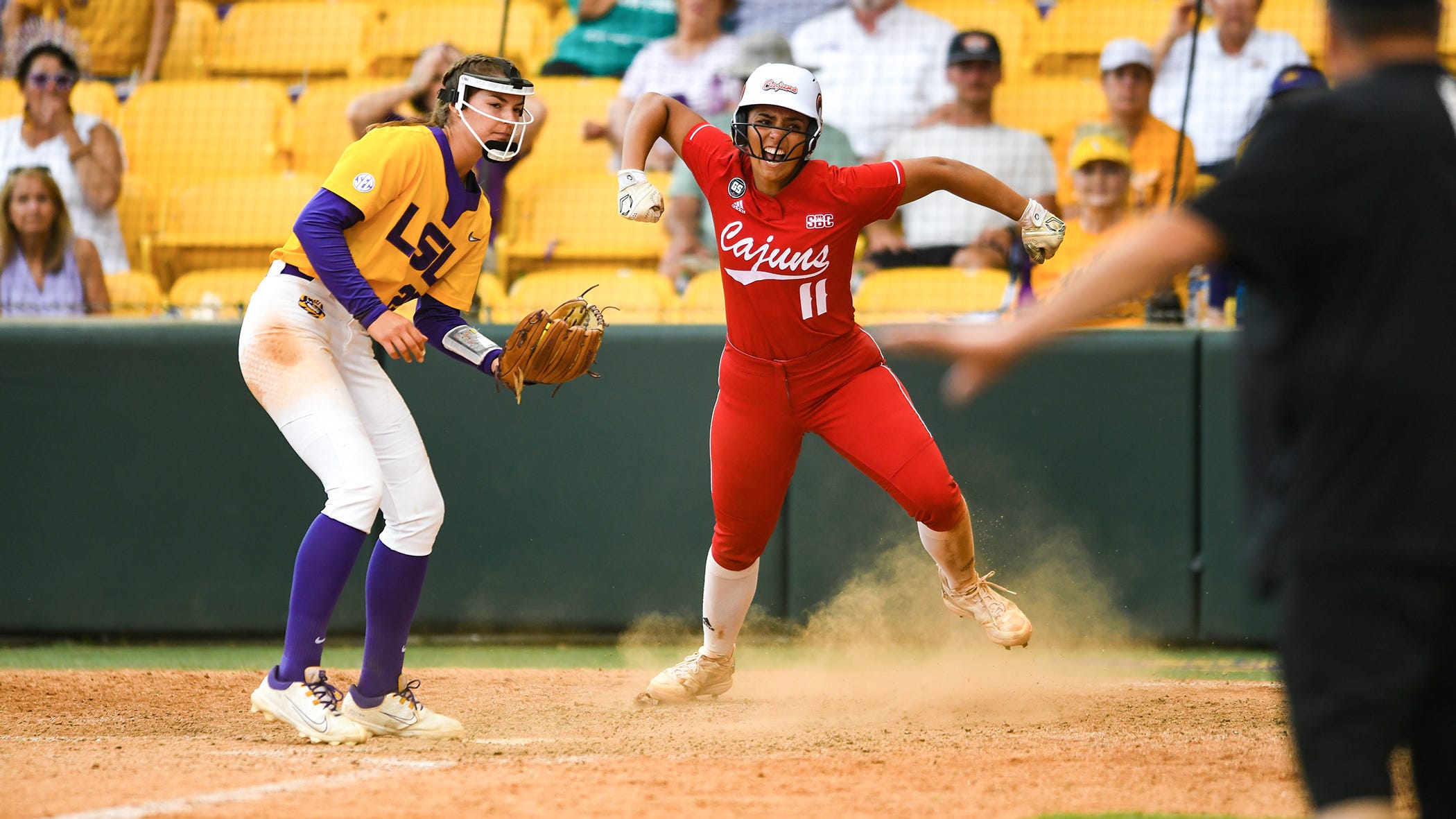 Louisiana beats LSU to advance to NCAA softball super-regionals