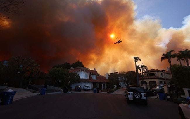 California fires destroy thousands of homes, death toll rises
