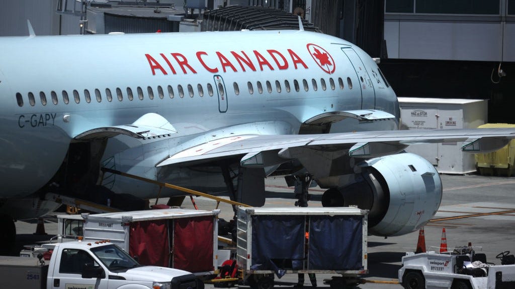 Airline accused of abandoning 14-year-old passenger when flight was canceled
