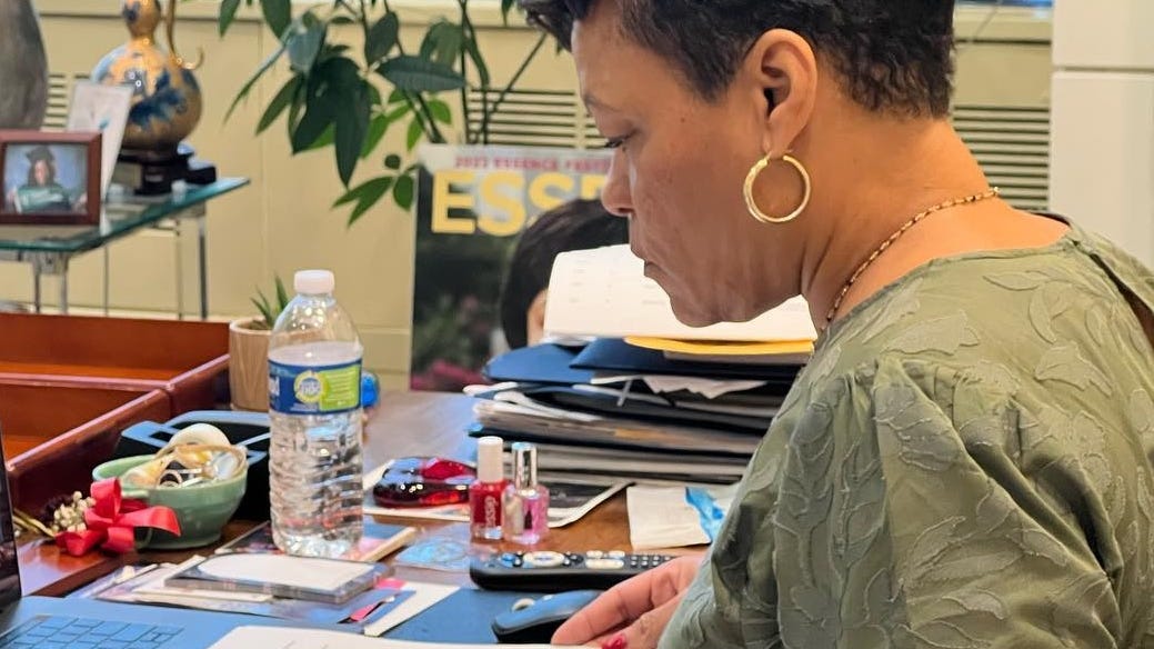 Cantrell defends 911 director from calls for suspension
