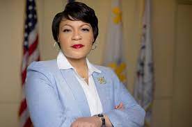 Cantrell backs up support for embattled Chief