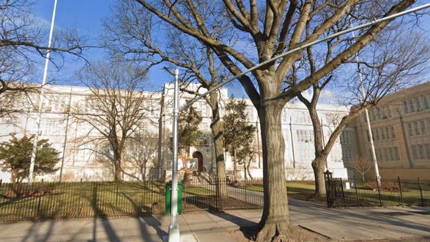 Detenido chico de 13 años por el tiroteo de dos adolescentes cerca de una escuela secundaria de Queens