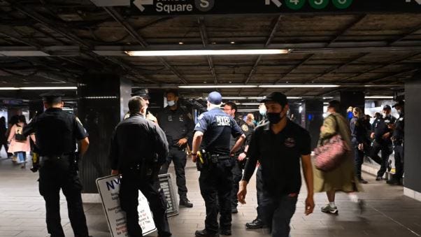 Pasajero del metro herido en la cara en Grand Central durante hora pico de la mañana
