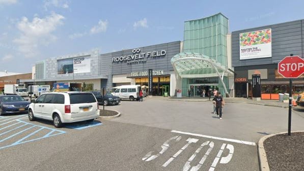 Niño de 13 años roba a un hombre con pistola de aire comprimido en un centro comercial de Long Island