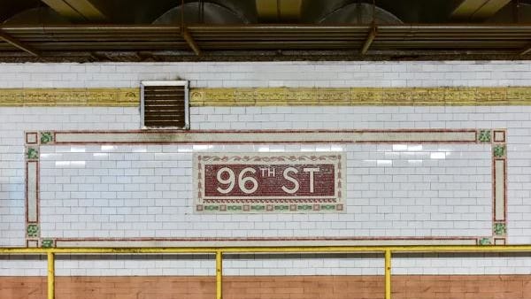 Muere hombre de 34 años tras haber sido empujado en el metro en Manhattan, el agresor está detenido