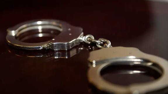 Hombre de 32 años "esclavizó" a una niña de 14 años y cometió tráfico sexual