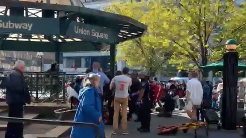 Hombre de 77 años es rociado con gas pimienta en el metro de NYC