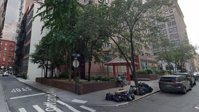 Hombre es acuchillado por un atacante con pasamontañas en el barrio chino