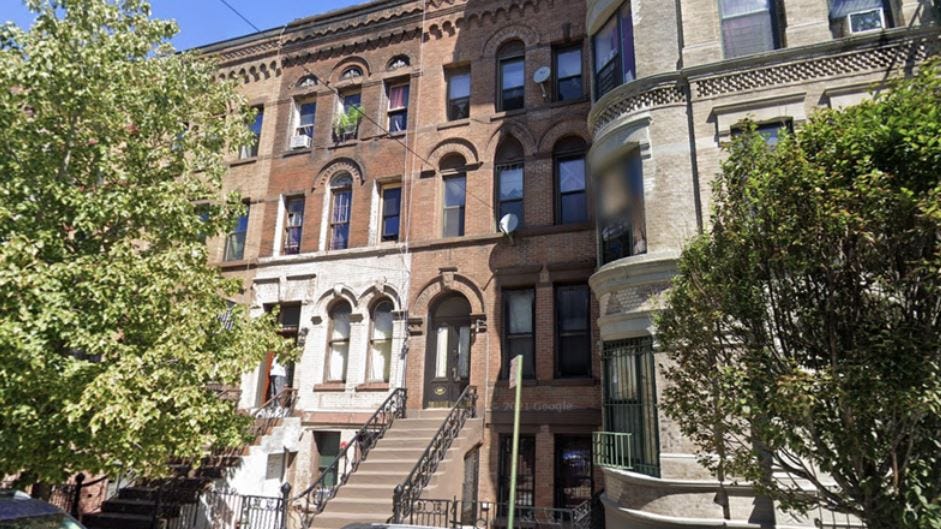 Hombre muere apuñalado en edificio residencial del Bronx, el sospechoso ha sido detenido