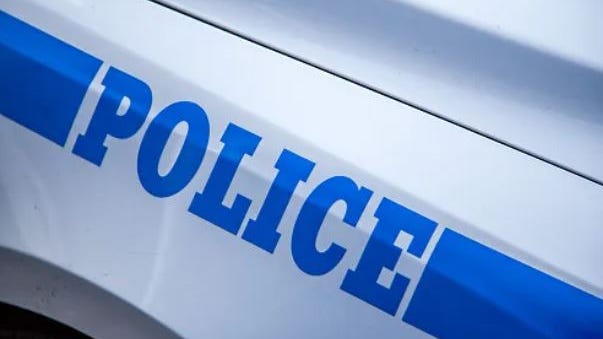 Encuentran a un hombre muerto en un sofá tras recibir un puñetazo en la cabeza en Brooklyn