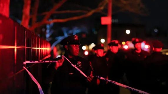Persona de interés bajo custodia tras el hallazgo de un hombre de 62 años, muerto en un sótano del Bronx