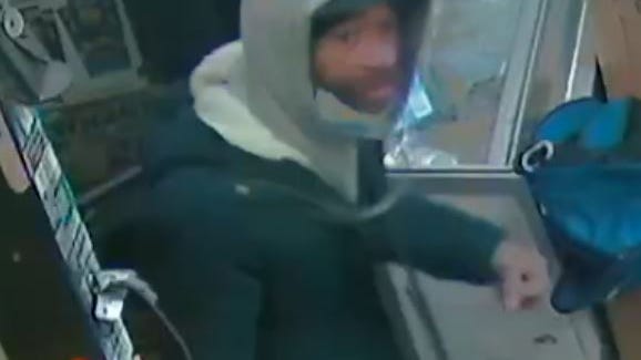 Pasajero del metro fue pisoteado y apuntado con una pistola en la cabeza tras negarse a darle dinero a un hombre