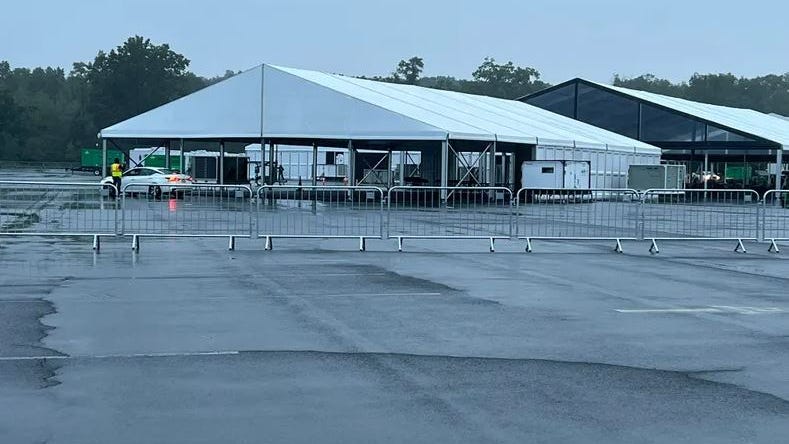 Alcalde de NYC traslada carpas de los inmigrantes de Orchard Beach a Randall's Island tras inundaciones