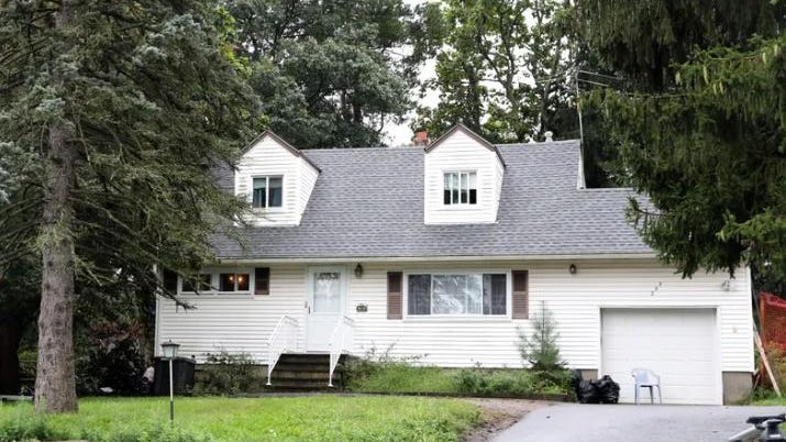 Más de 30 inmigrantes alojados en una casa unifamiliar de Rockland; el Ayuntamiento rechaza las "disparatadas" especulaciones sobre la implicación de la ciudad de Nueva York