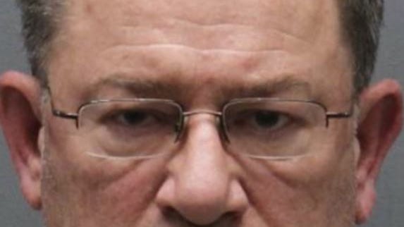 Profesor de Westchester, de 72 años, condenado a 25 años de cárcel por abusar sexualmente de 3 niños