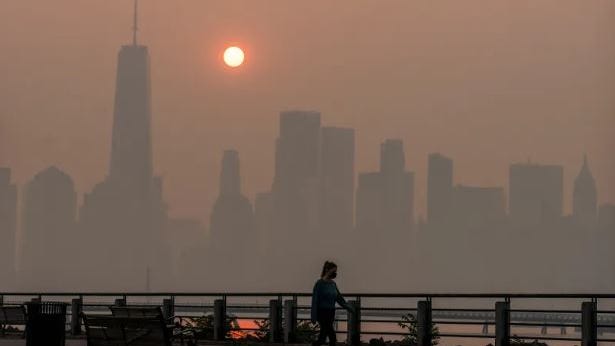 El humo cubre la zona de Nueva York por tercer día, alerta de calidad del aire sigue en vigor