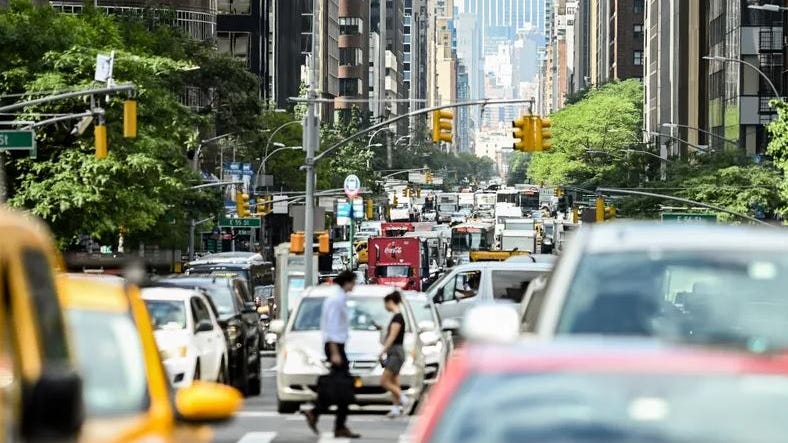 Conductores podrían pagar hasta $23 por entrar a Manhattan según el plan de tarifas de congestión de la MTA