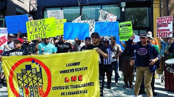 Trabajadores de demoliciones de Brooklyn denuncian inseguridad laboral y se organizan para exigir mejores condiciones y salarios