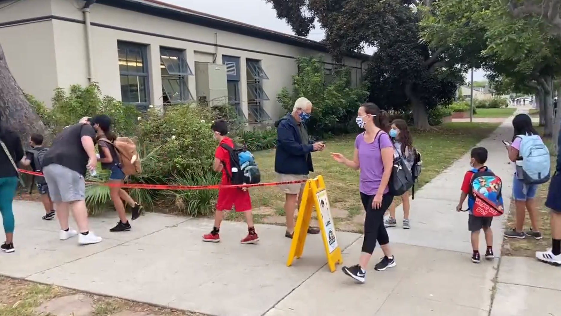 Los Angeles teachers union calls for COVID-19 vaccination mandate, stricter quarantines