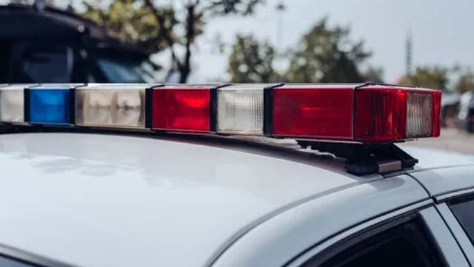 Cierran 2 colegios en NJ por la búsqueda de un papá posiblemente armado; hay 3 detenidos