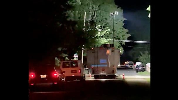 Hombre apuñala mortalmente a su esposa y a su hija de 2 años en su casa de LI