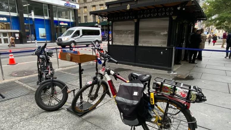 Nueva York transformará "espacios abandonados" en estaciones de servicio para 65,000 repartidores