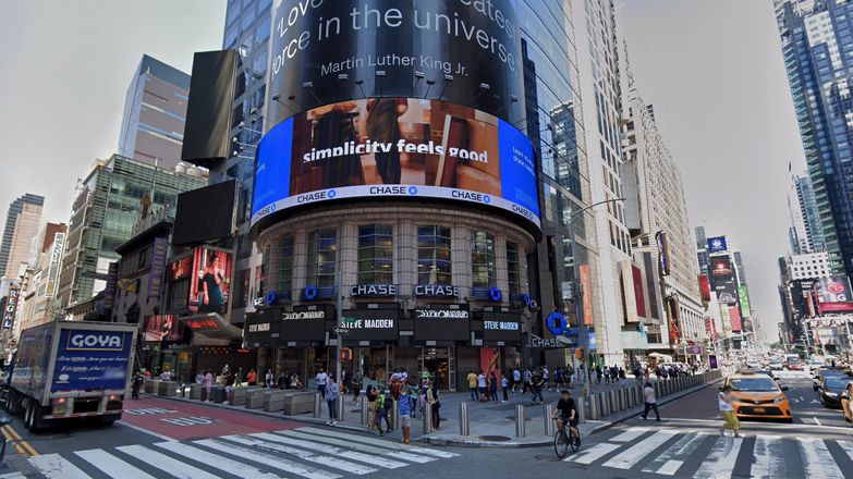 3 sujetos hieren con objeto púnzate a un hombre en Times Square: “Esta es nuestra esquina”