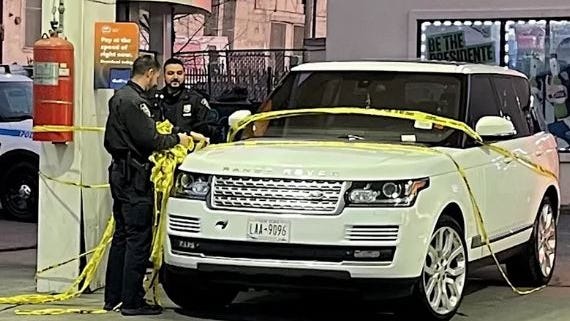 Hombre recibe un disparo en la cabeza mientras bombeaba gasolina en Nueva York