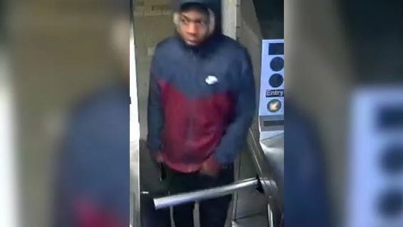 Hombre de 52 años, golpeado en la cabeza con un trozo de metal en el metro