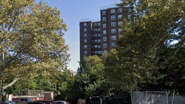 Bronx: Hallan muerta a niña de 6 años en un apartamento mugriento con hematomas en las muñecas y cuerpo