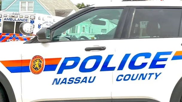 Pareja de 60 años es maniatada por hombres armados durante asalto a una vivienda en Long Island