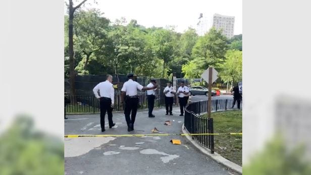 Joven de 17 años recibe un disparo mortal en un complejo NYCHA de Manhattan