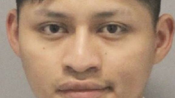 Hombre de 19 años golpea con una tubería a una mujer que tenía secuestrada en LI