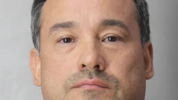 Conductor de autobús escolar acusado de presunto secuestro y violación de estudiante en su ruta