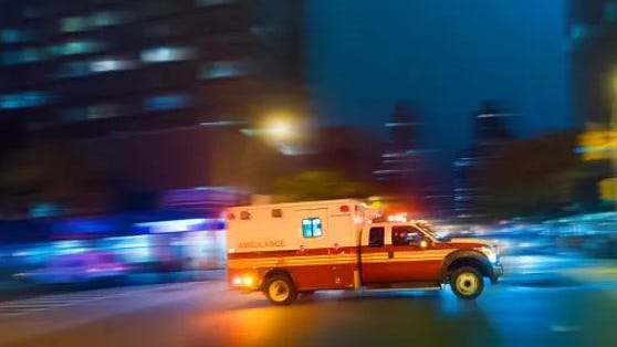 Encuentran el cuerpo de un hombre de 32 años con múltiples heridas punzantes, en una calle de Brooklyn