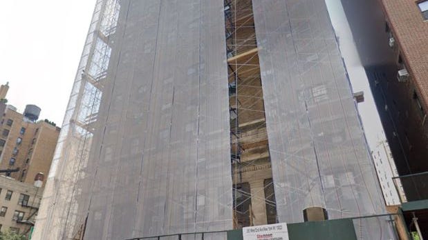 Muere trabajador tras caer 15 pisos desde el andamio de un edificio en el UWS
