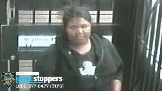 Atacan a una mujer de 24 años durante robo en estación de metro de Harlem
