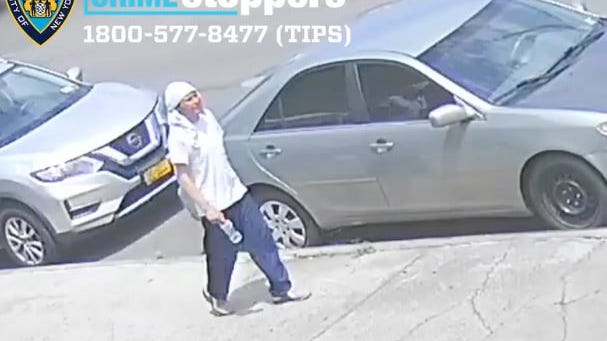 Mujer de 60 año es sacada a rastras de su vehículo y golpeada durante un robo en Nueva York
