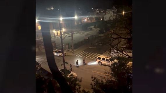 Hombre de 25 años, asesinado a tiros frente a su casa en Staten Island