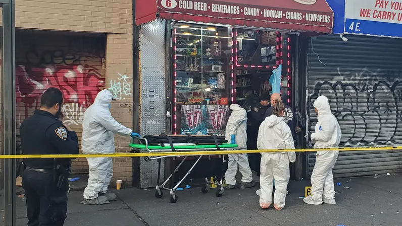 Un tiroteo en un deli del Bronx deja a un hombre muerto y a dos transeúntes heridos; el sospechoso ha sido detenido
