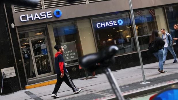 Cajeros automáticos de Chase en Nueva York cierran antes de tiempo por "incremento en la delincuencia”