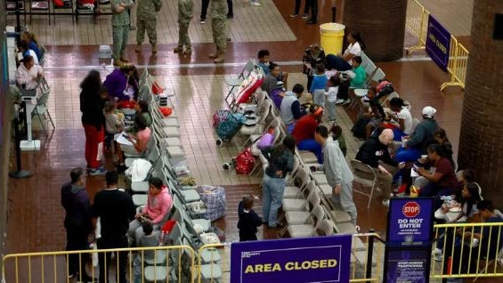 Nueva York estudia cerrar calles para alojar a inmigrantes