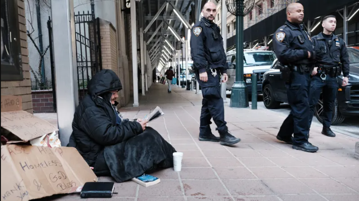 Alcalde de Nueva York inició discretamente una campaña para eliminar los campamentos de indigentes