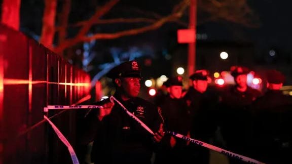 Hombre de 32 años muere tiroteado en el Bronx; el autor de los disparos se da a la fuga