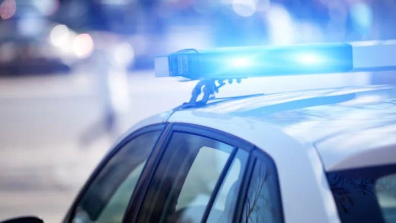 Hombre de NJ mata a su madre a golpes en el interior de un vehículo