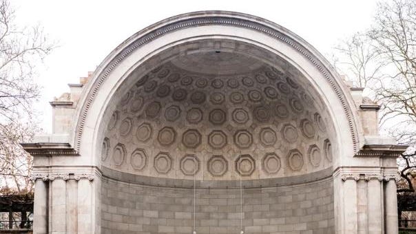 Hombre se ahorca detrás del emblemático anfiteatro de Central Park