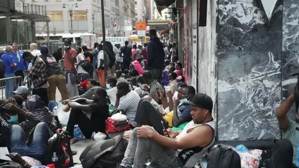 NYC considera Central Park entre los sitios para albergar a inmigrantes a medida que aumenta la crisis